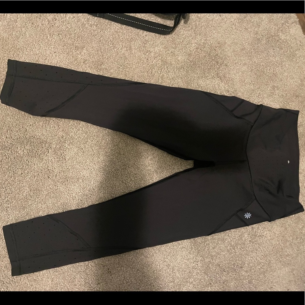 Athleta Women’s Workout Black Stealth Trucool Crop Capri